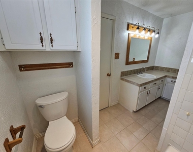 1109 W Redbud Drive - Photo Thumbnail 12