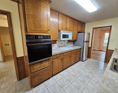 1109 W Redbud Drive - Photo Thumbnail 4