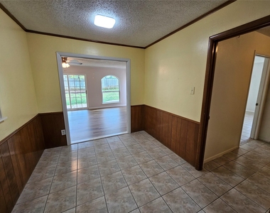 1109 W Redbud Drive - Photo Thumbnail 6