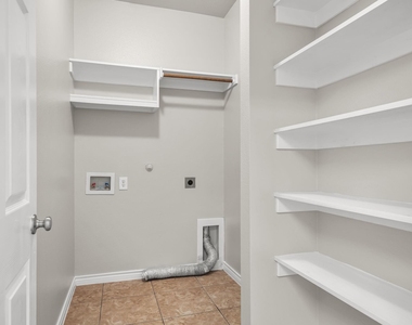 230 Windmill Drive - Photo Thumbnail 11