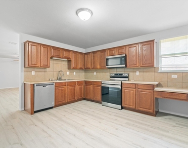 13101 Barbarosa Drive - Photo Thumbnail 8