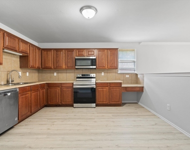 13101 Barbarosa Drive - Photo Thumbnail 9