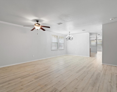 13101 Barbarosa Drive - Photo Thumbnail 4