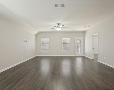 707 Range Drive - Photo Thumbnail 2