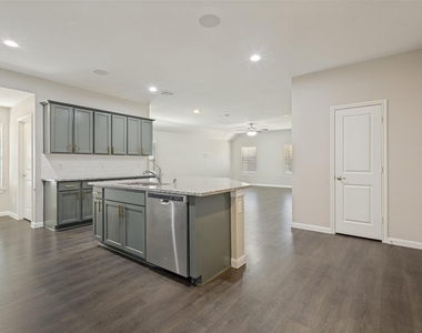 707 Range Drive - Photo Thumbnail 4