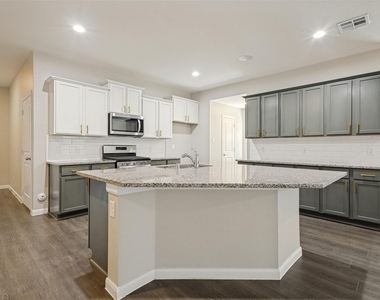 707 Range Drive - Photo Thumbnail 5