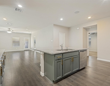 707 Range Drive - Photo Thumbnail 7