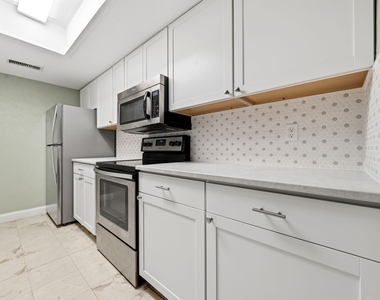 12824 Midway Road - Photo Thumbnail 15