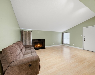 12824 Midway Road - Photo Thumbnail 6
