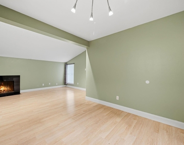 12824 Midway Road - Photo Thumbnail 9