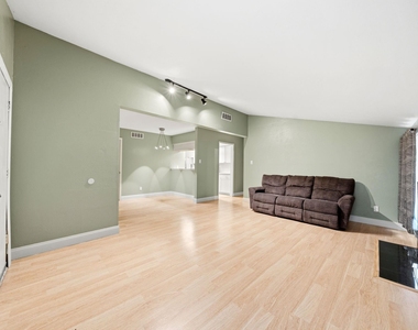 12824 Midway Road - Photo Thumbnail 3