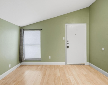12824 Midway Road - Photo Thumbnail 5