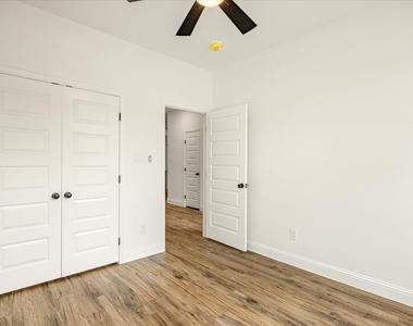 5714 Barkridge Drive - Photo Thumbnail 14