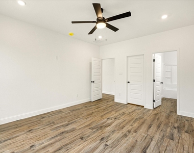 5714 Barkridge Drive - Photo Thumbnail 10