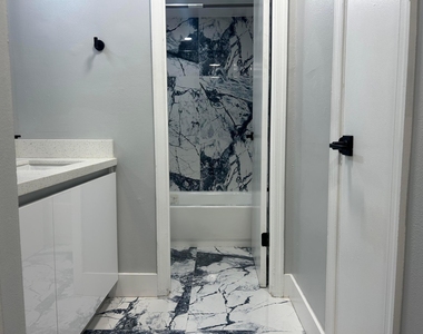 3264 Nw 84th Avenue - Photo Thumbnail 6