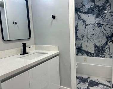 3264 Nw 84th Avenue - Photo Thumbnail 7