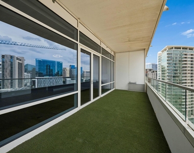 2430 Victory Park Lane - Photo Thumbnail 24