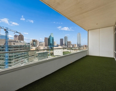 2430 Victory Park Lane - Photo Thumbnail 1