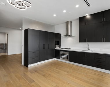 2430 Victory Park Lane - Photo Thumbnail 8
