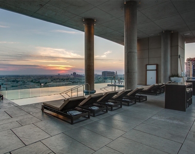 2430 Victory Park Lane - Photo Thumbnail 27