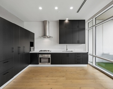 2430 Victory Park Lane - Photo Thumbnail 9