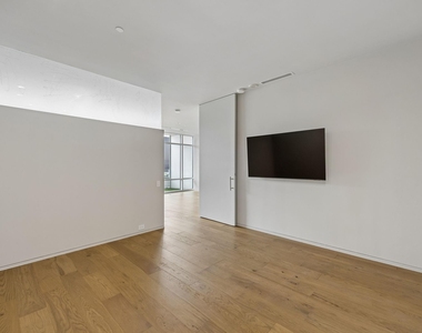 2430 Victory Park Lane - Photo Thumbnail 13