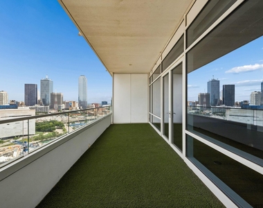 2430 Victory Park Lane - Photo Thumbnail 23