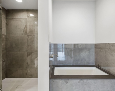 2430 Victory Park Lane - Photo Thumbnail 16
