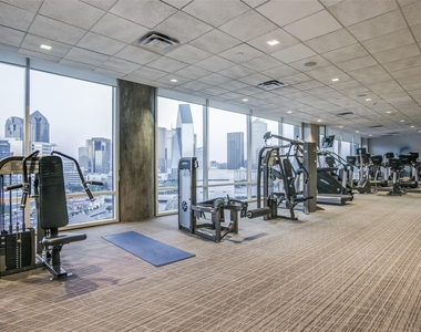 2430 Victory Park Lane - Photo Thumbnail 29