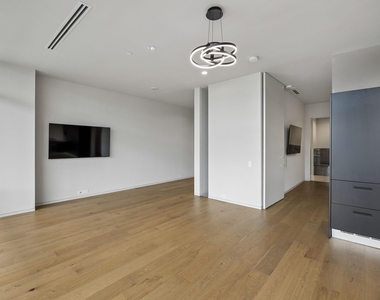 2430 Victory Park Lane - Photo Thumbnail 7