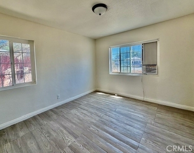 9492 Evergreen - Photo Thumbnail 4