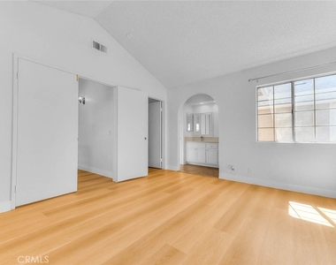 3640 Honey Glen Way - Photo Thumbnail 3