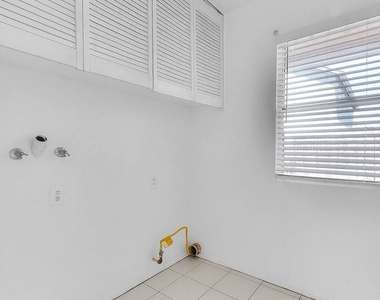 3640 Honey Glen Way - Photo Thumbnail 19