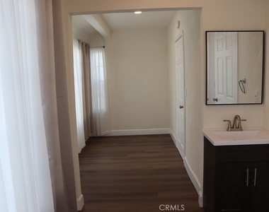 1917 W 74th - Photo Thumbnail 23