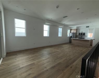 5042 Laurel Canyon Boulevard - Photo Thumbnail 2