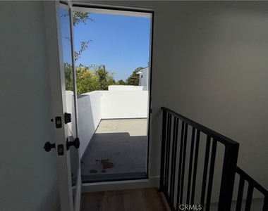 5042 Laurel Canyon Boulevard - Photo Thumbnail 19