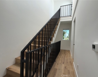 5042 Laurel Canyon Boulevard - Photo Thumbnail 18