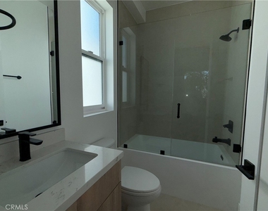 5042 Laurel Canyon Boulevard - Photo Thumbnail 11