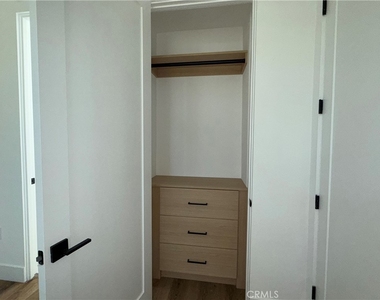 5042 Laurel Canyon Boulevard - Photo Thumbnail 12