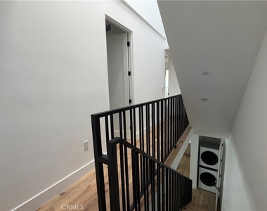 5042 Laurel Canyon Boulevard - Photo Thumbnail 9