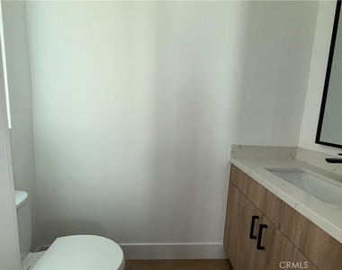 5042 Laurel Canyon Boulevard - Photo Thumbnail 6