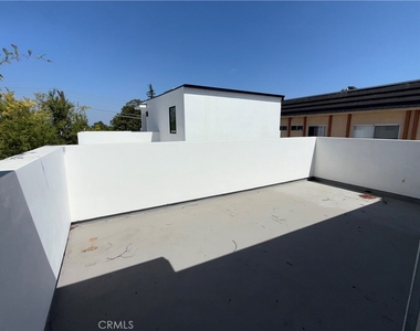 5042 Laurel Canyon Boulevard - Photo Thumbnail 20
