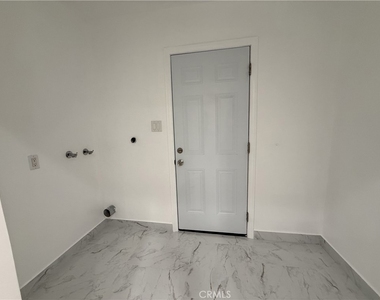17845 Victory Blvd. - Photo Thumbnail 38