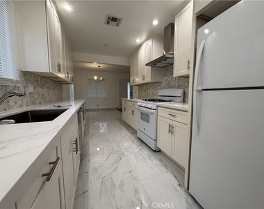 17845 Victory Blvd. - Photo Thumbnail 2
