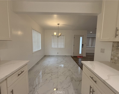 17845 Victory Blvd. - Photo Thumbnail 37