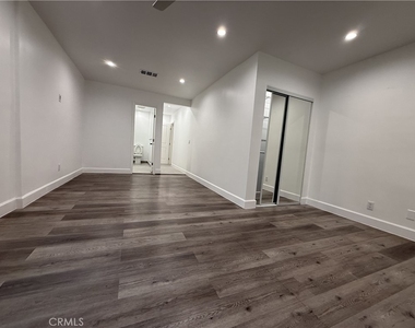 17845 Victory Blvd. - Photo Thumbnail 25