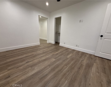 17845 Victory Blvd. - Photo Thumbnail 16