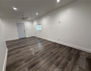 17845 Victory Blvd. - Photo Thumbnail 20