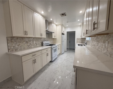 17845 Victory Blvd. - Photo Thumbnail 34