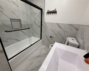17845 Victory Blvd. - Photo Thumbnail 18
